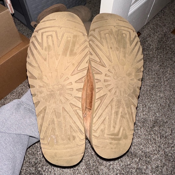 Classic Short Uggs in Chestnut - Picture 4 of 4